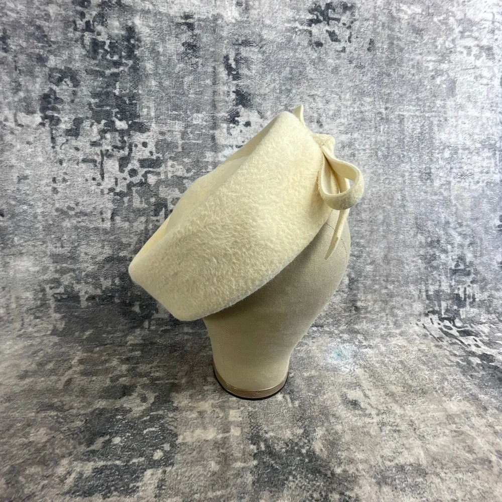 Vintage Evelyn Varon 1950s 1960s Wool Felt Formal Hat Cream Ivory Peach Lining